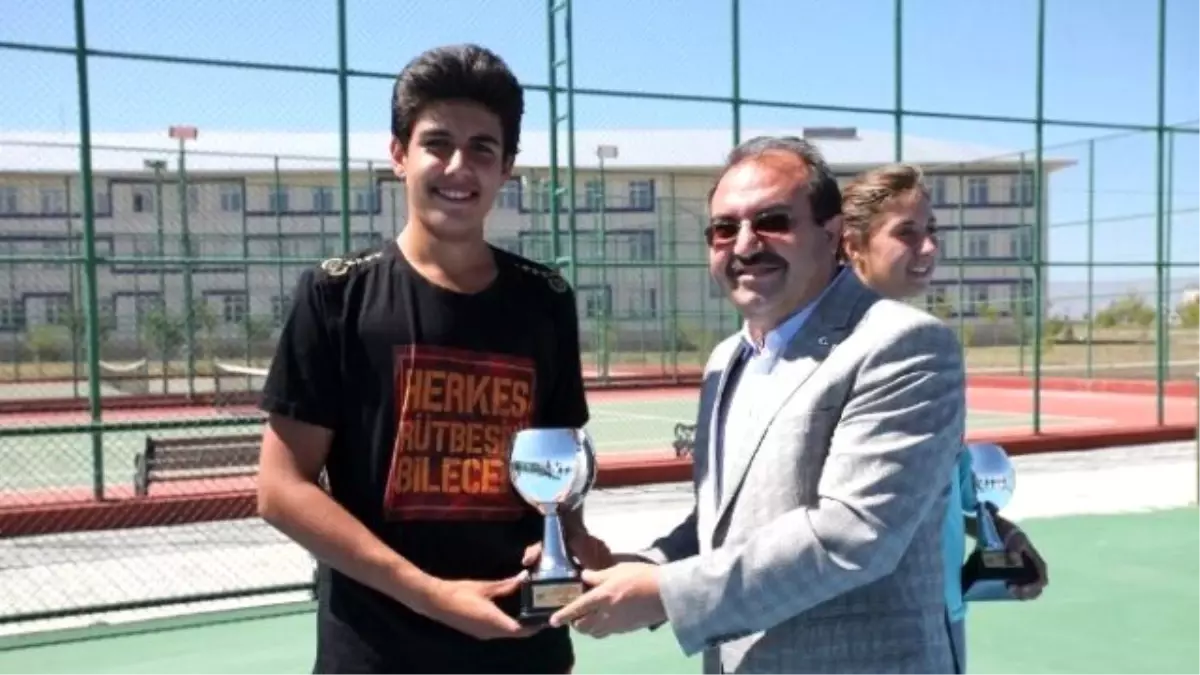 İbrahim Çeçen Üniversitesi Tenis Şampiyonasına Ev Sahipliği Yaptı