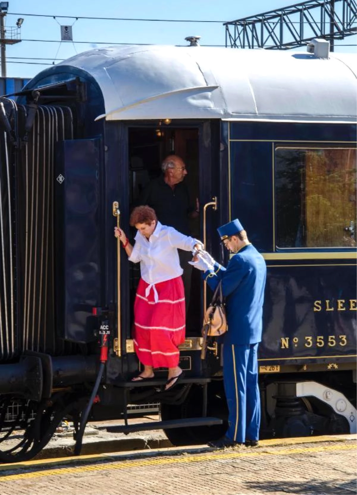 In Pictures: Orient Express Welcomed With Folk Dance Show İn Turkey\'s Western Province