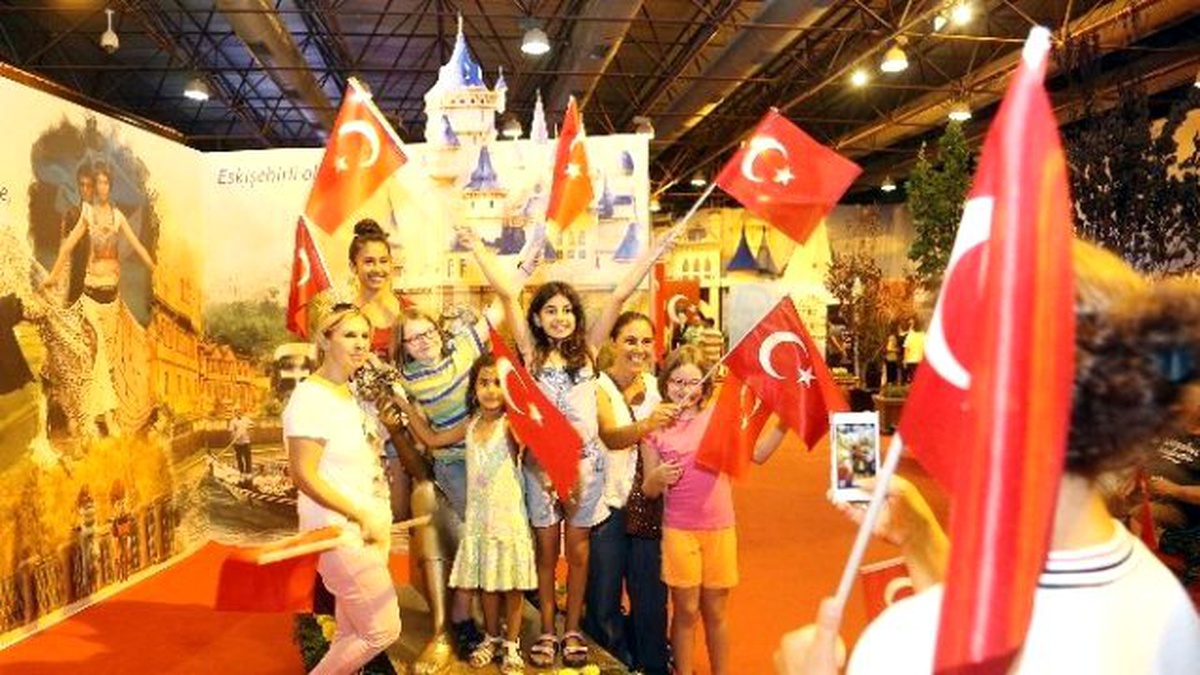 İzmir Fuarı\'nda Büyükerşen Rüzgarı