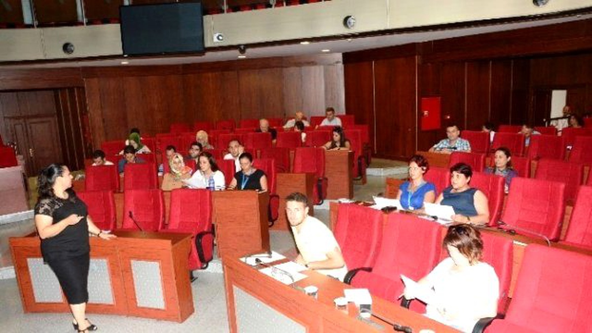 İzmit Belediyesi Personeline Görgü Kuralları Eğitimi