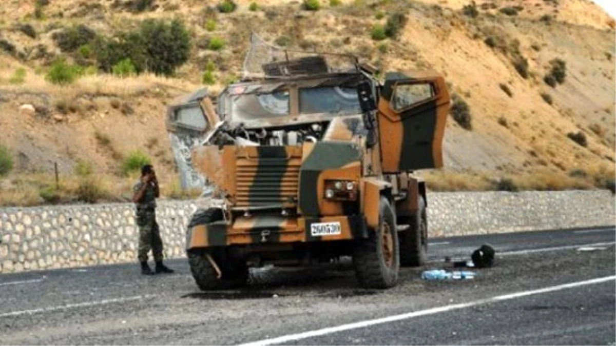 Muş\'ta Askeri Aracın Geçişi Sırasında Patlama: 6 Asker Yaralı