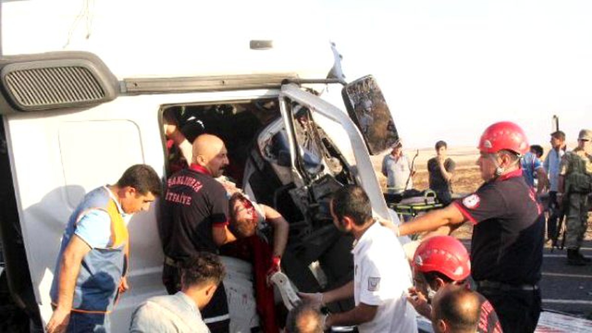 Şanlıurfa\'da Kamyonet ile Tır Çarpıştı: 1 Ölü, 1 Yaralı