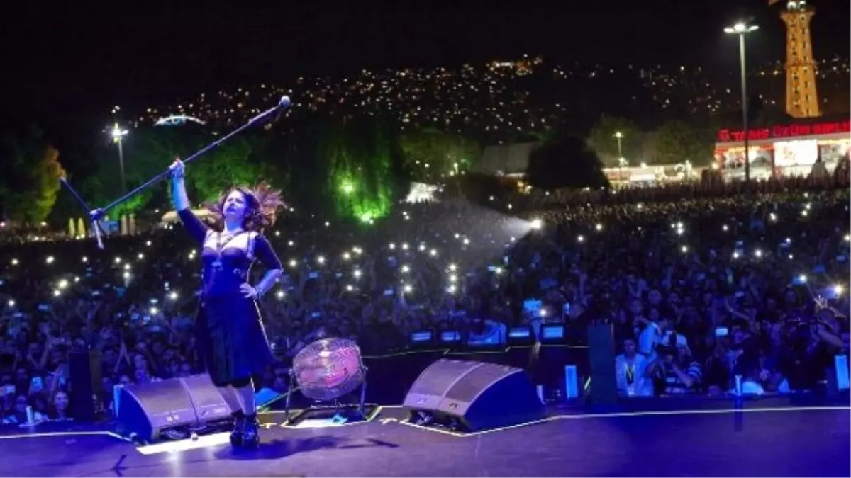 Şebnem Ferah İzmir\'de Sevenleriyle Buluştu