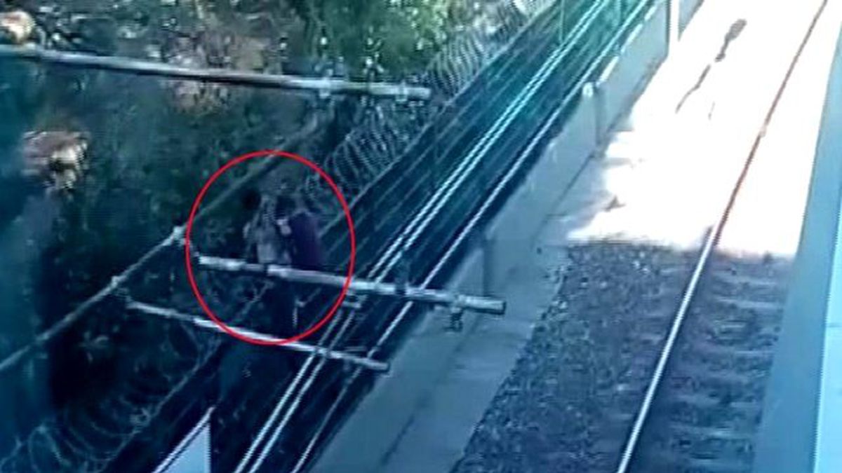 Suriyeli Çocuklar Metro Raylarına Atladı