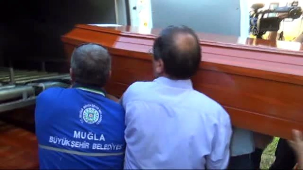 Tekrar) Baba Abdullah Kurdi, Ailesinin Cenazelerini Aldı