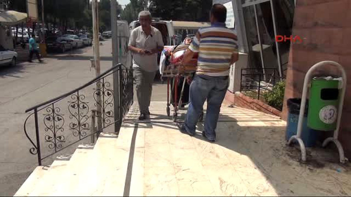 Adana Asansörler Kapatıldı, Diyaliz Hastaları Çarşafla Taşınıyor