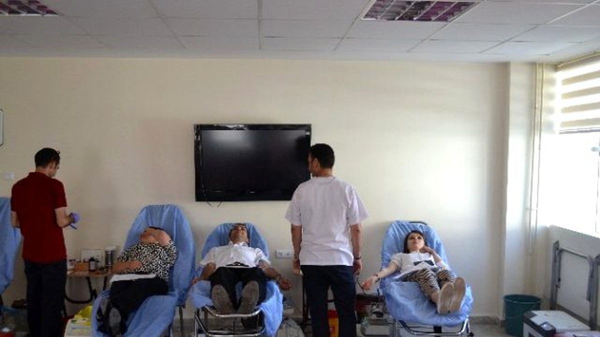 Aile ve Sosyal Politikalar İl Müdürlüğü Personeli\'nden Kızılaya Kan Bağışı
