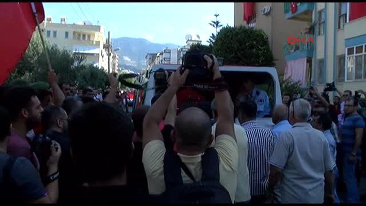 Alanya Şehit Emniyet Amiri İbrahim Halil Aksoy\'un Cenazesi Son Yolculuğuna Uğurlandı-3