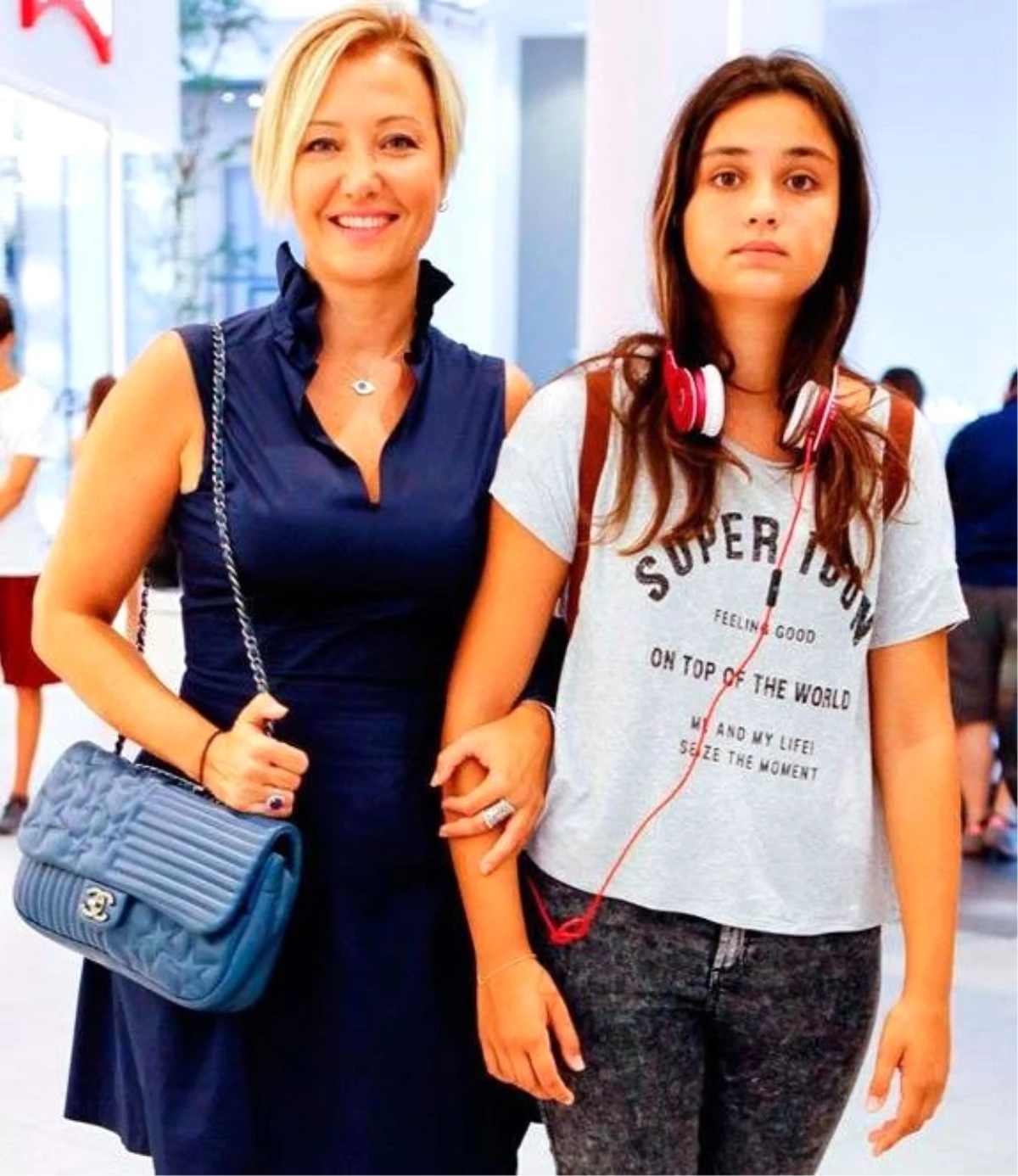 Berna Laçin'in Kızı Annesinin Boyuna Yetişti