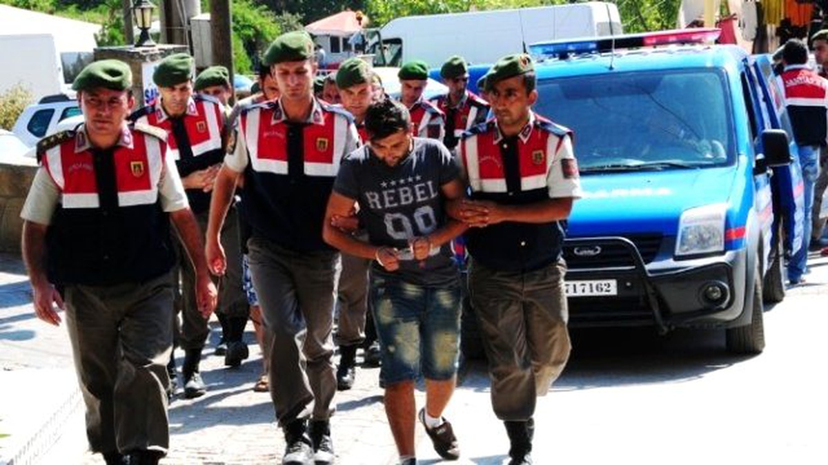 Çanakkale\'de İnsan Kaçakçılığı Yapan Çeteye Ağır Darbe