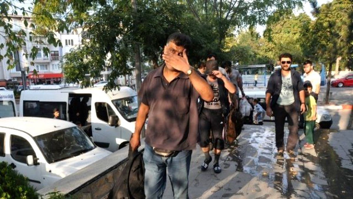 Durdurulan 2 Minibüste 27\'si Çocuk 62 Suriyeli Yakalandı