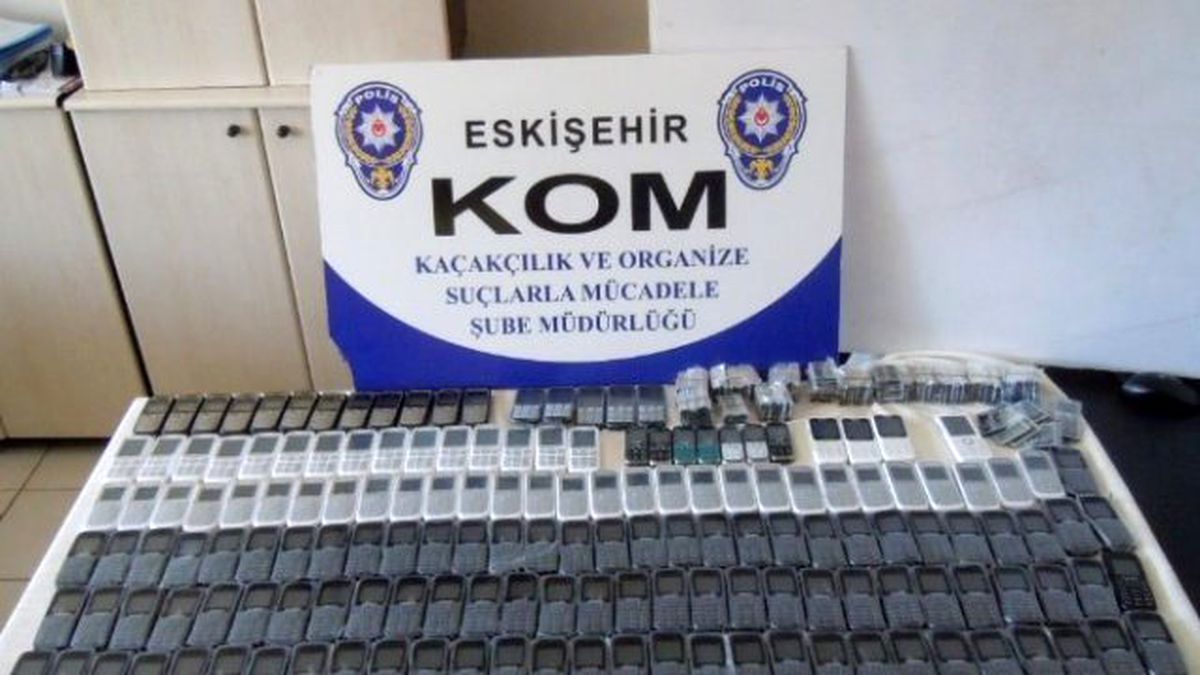 Eskişehir\'de Kaçak Cep Telefonu Operasyonu