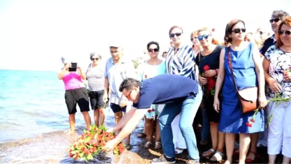 In Pictures: Cloves, Wreaths Left Where Aylan Kurdi Washed Ashore