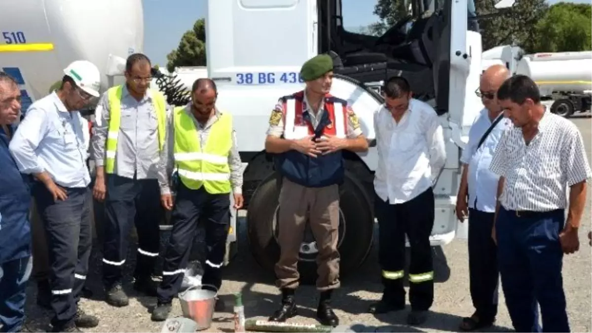 Jandarma Trafik Timi\'nden Tanker Şoförlerine Eğitim