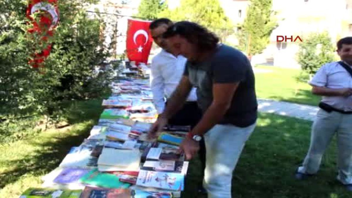 Kitabını Alan Parkta Koştu