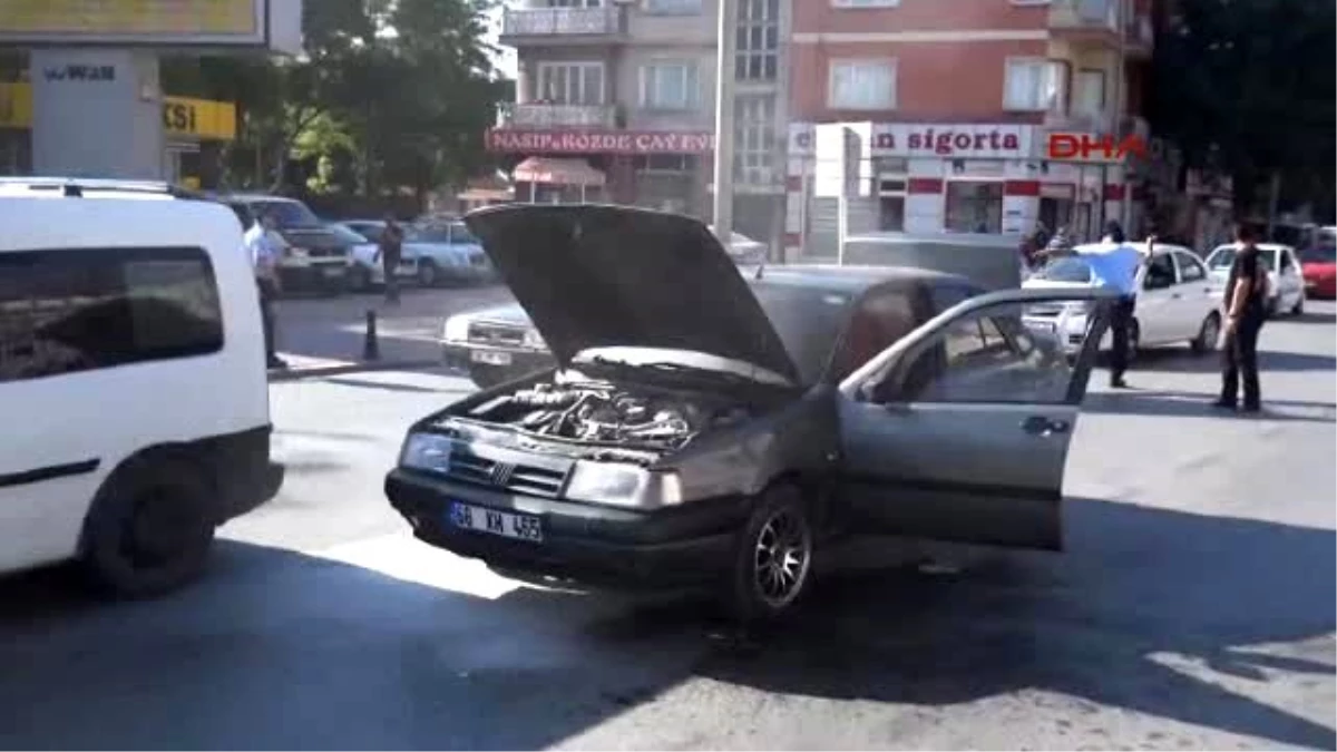 Konya Yanan Otomobili Kova Kova Su Taşıyarak Söndürdü