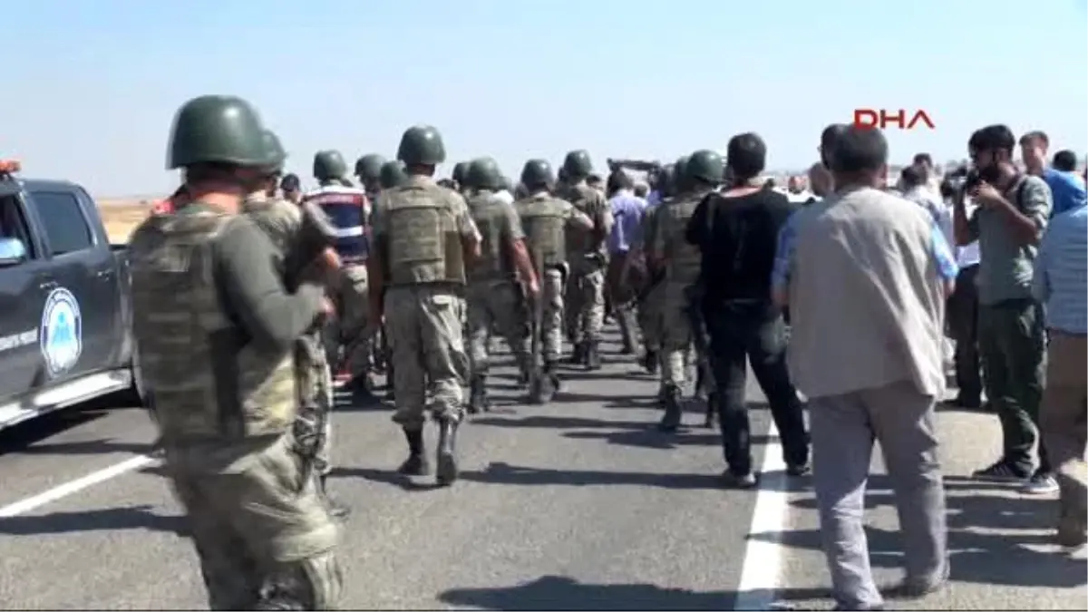 Şanlıurfa Aylan\'ın Cenazesini Taşıyan Uçak Şanlıurfa\'ya İndi Ek Milletvekili Dilek Öcalan Açıklama...