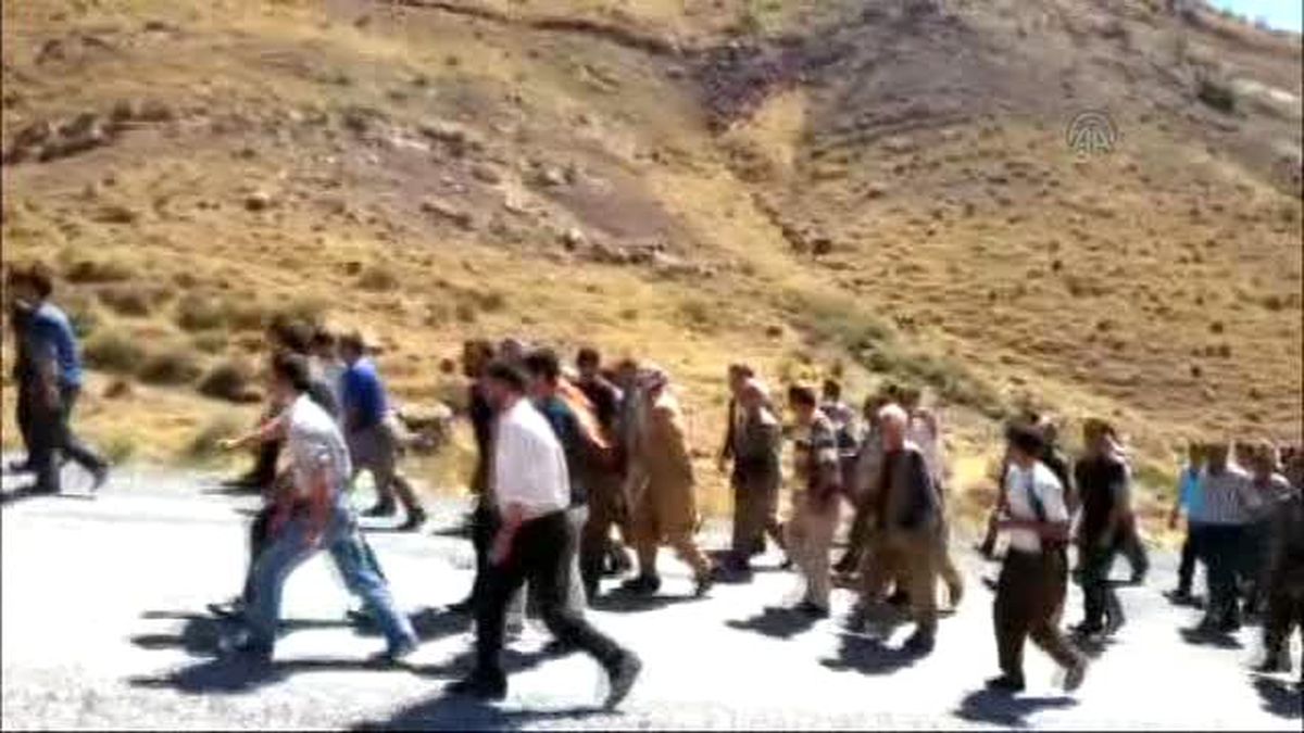 Şemdinli'de Köy Sakinleri Terörü Lanetlemek İçin Yürüdü