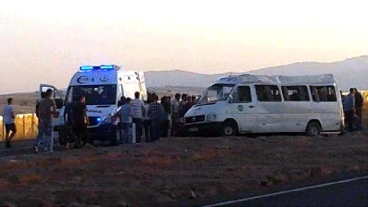 Tomarza\'da Trafik Kazası: 13 Yaralı