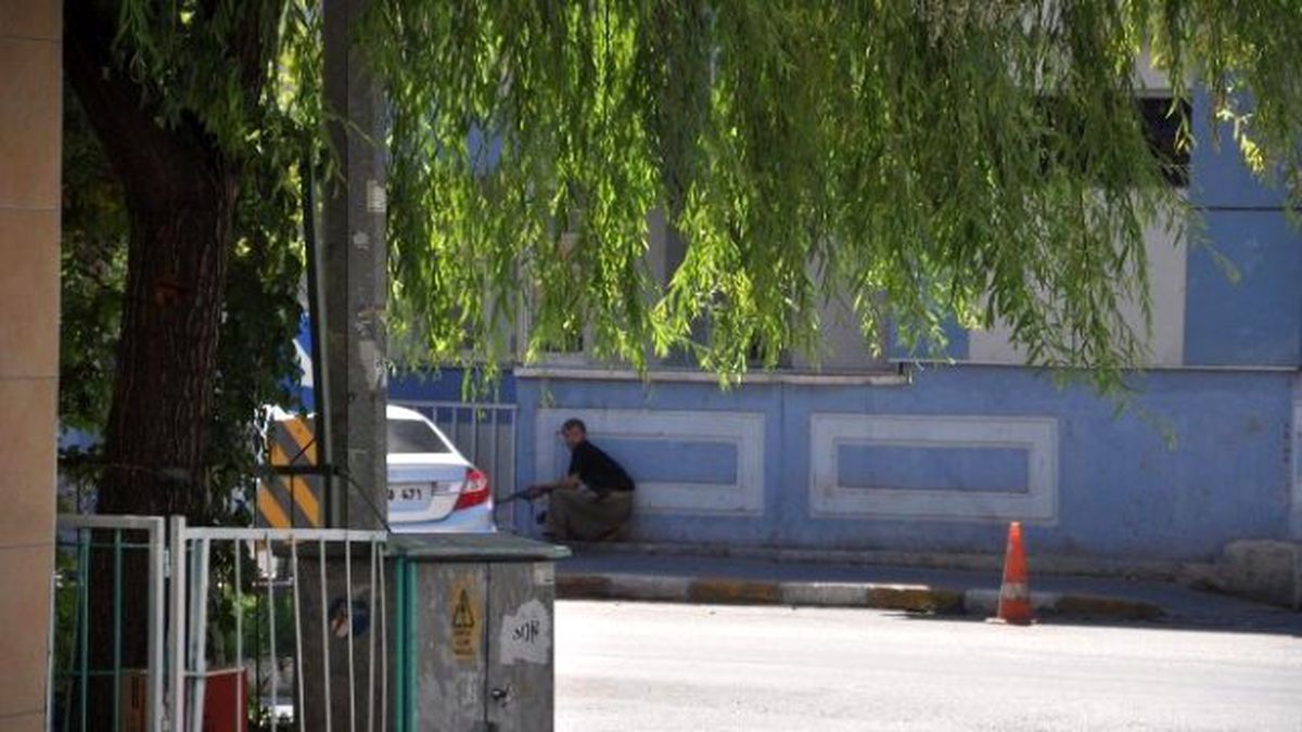 Tunceli\'de Polis Karakoluna Saldırı: 2 PKK\'lı Öldürüldü
