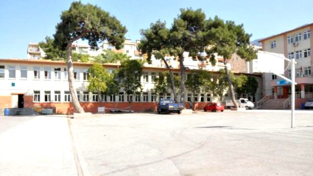 Yıkımda Binanın Çöken Zeminin Altından Tarih Çıktı