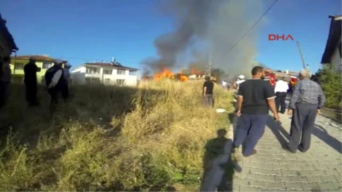Ankara - Köyde Çıkan Yangında 7 Ev Kül Oldu