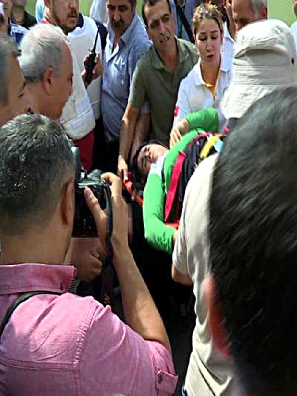 Diyarbakır\'da Çatışma Çıktı, Hamile Kadın Yaralandı