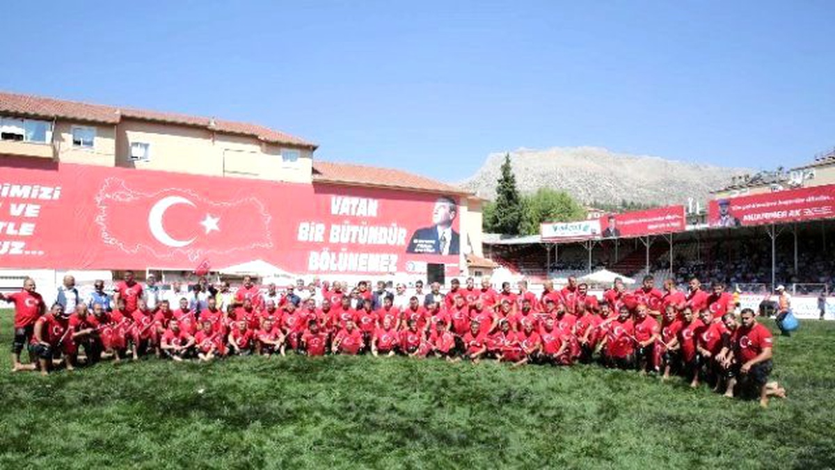 Elmalı Yeşilyayla Güreşleri\'nde Katılım Rekoru Kırıldı