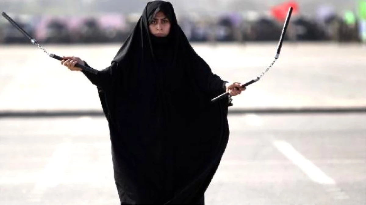 İranlı Kadın Milislerin "Nunçaku" Gösterisi Dikkat Çekti