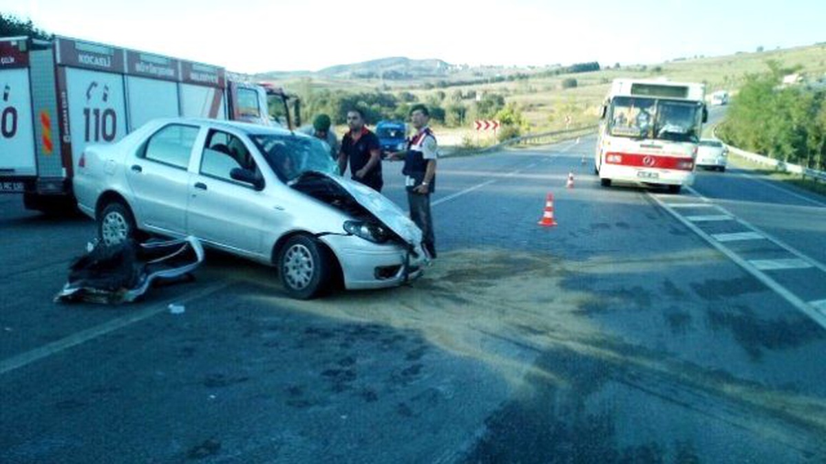 Kandıra Yolunda Trafik Kazası: 1 Ölü, 8 Yaralı
