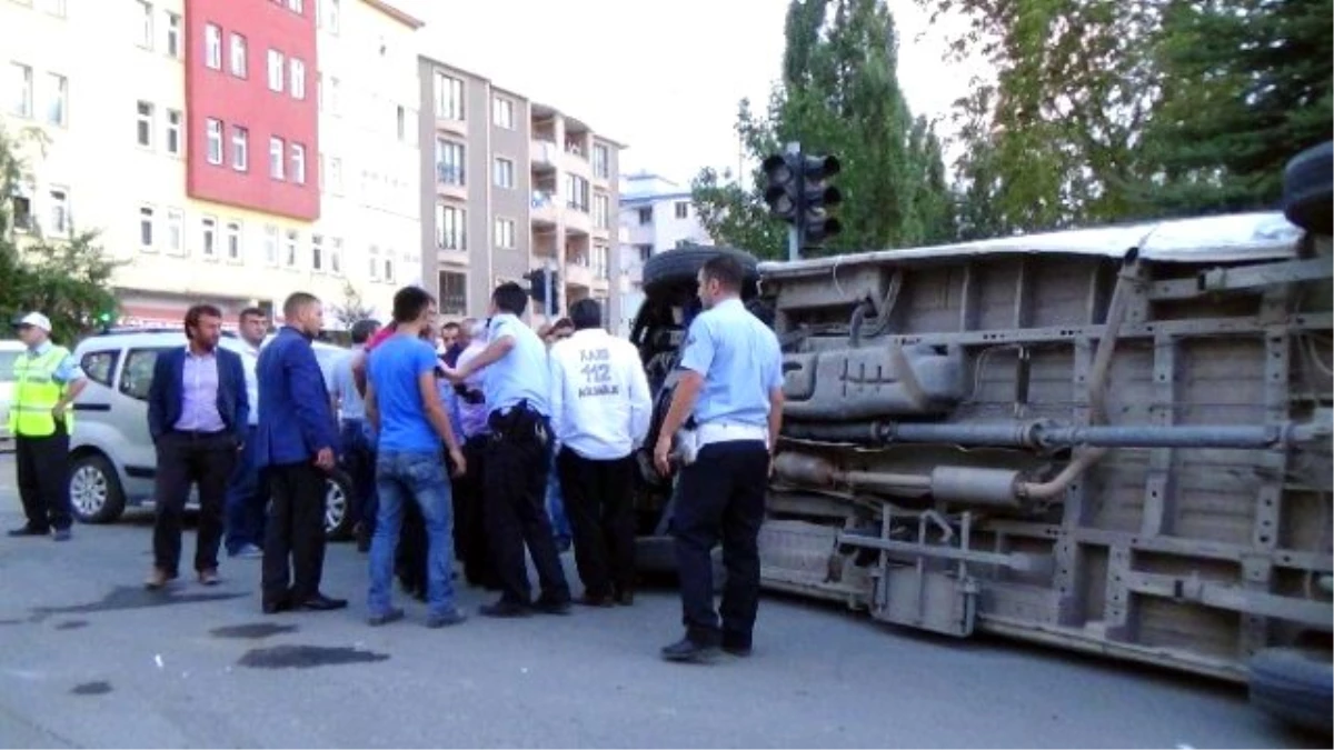Kars\'ta Ambulans Kaza Yaptı: 4 Yaralı