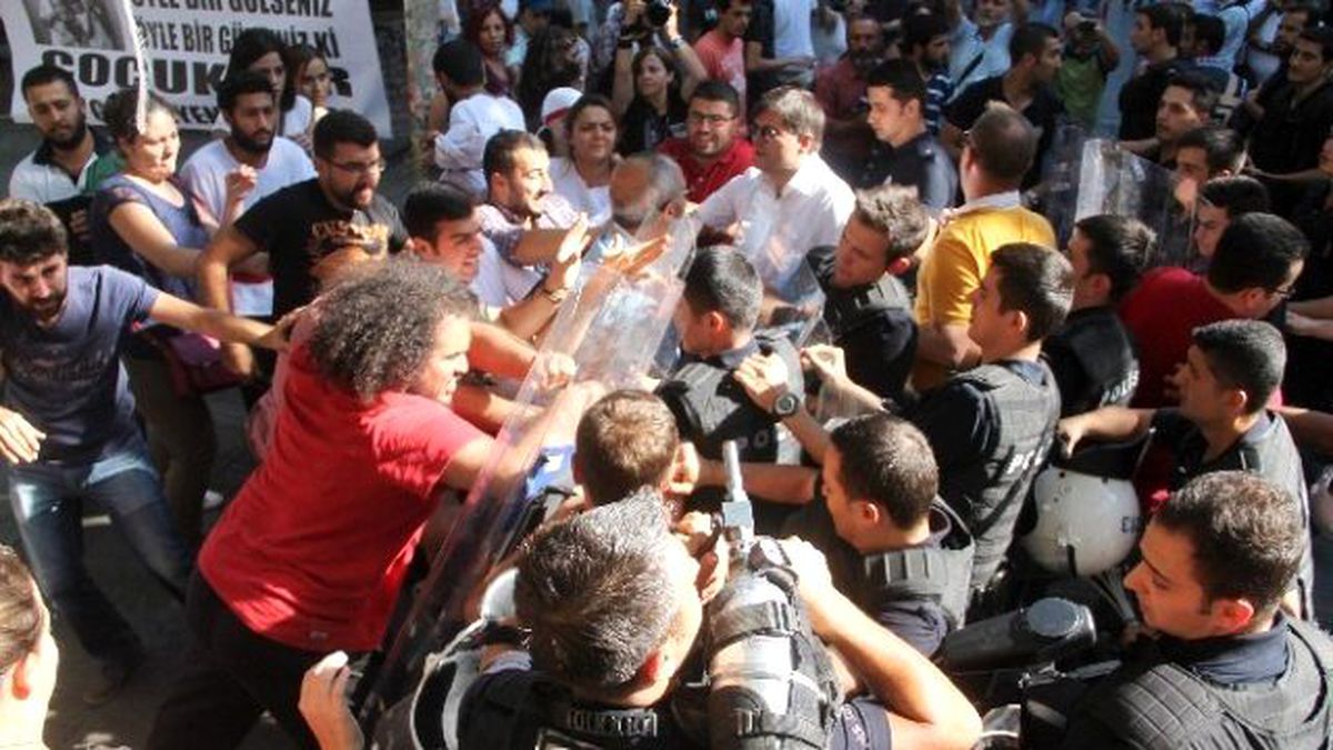 Kızılay\'da Pankart Gerginliği