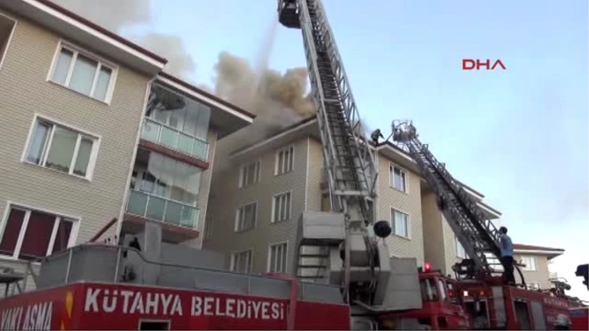 Kütahya - Apartman Çatısı Yangınında Yaralanan İtfaiye Eri Kurtarılamadı
