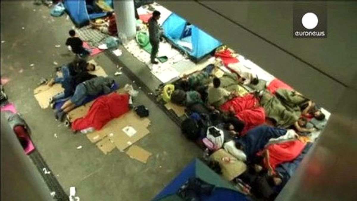 Macaristan\'daki Göçmenlerden Bir Grup Hedefine Ulaştı: İlk Kafile Avusturya\'da