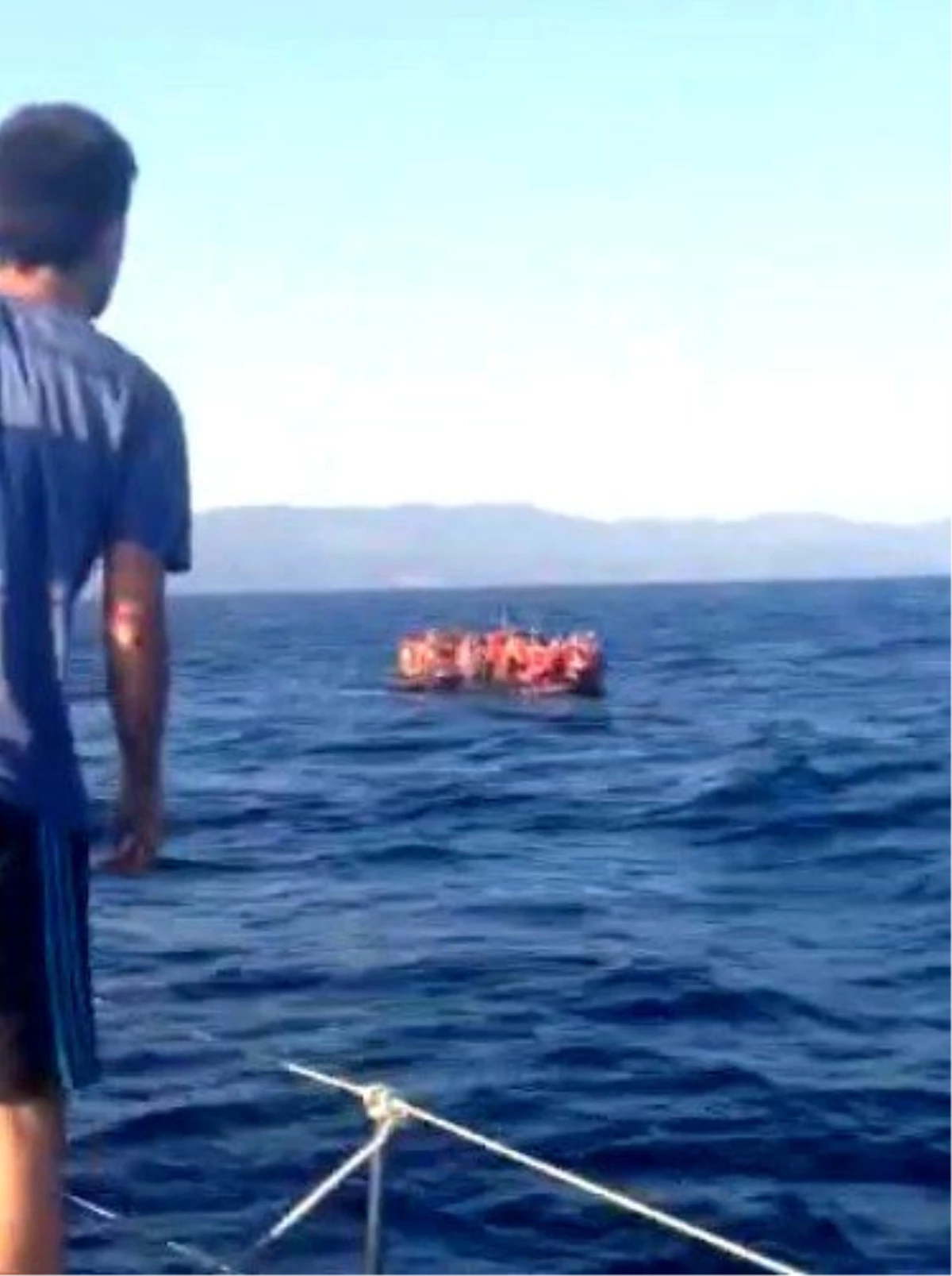 Mülteciler Denizin Ortasında Kaldı
