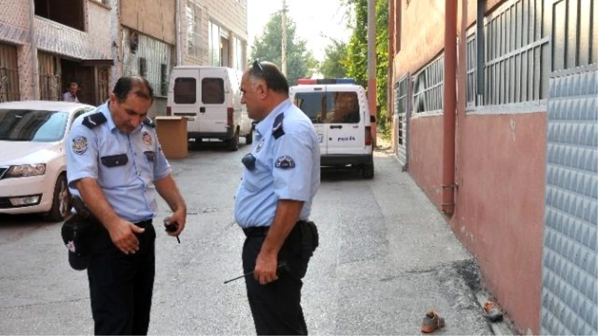Polisten Kaçan Hırsız, Kül Kedisi Gibi Geride Ayakkabılarını Bıraktı