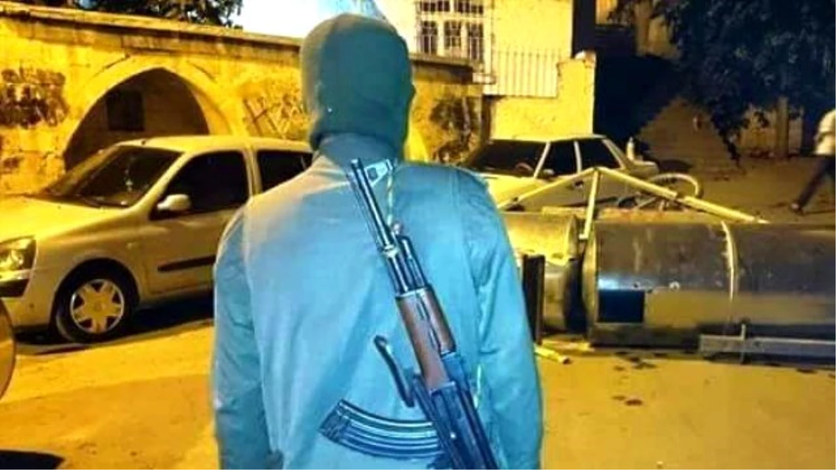 Mardin\'de Sivil Denilen PKK\'lının Vurulma Anı Kamerada