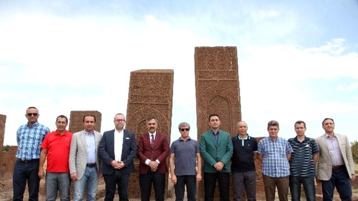 Vali Çınar\'ın Ahlat Gezisi