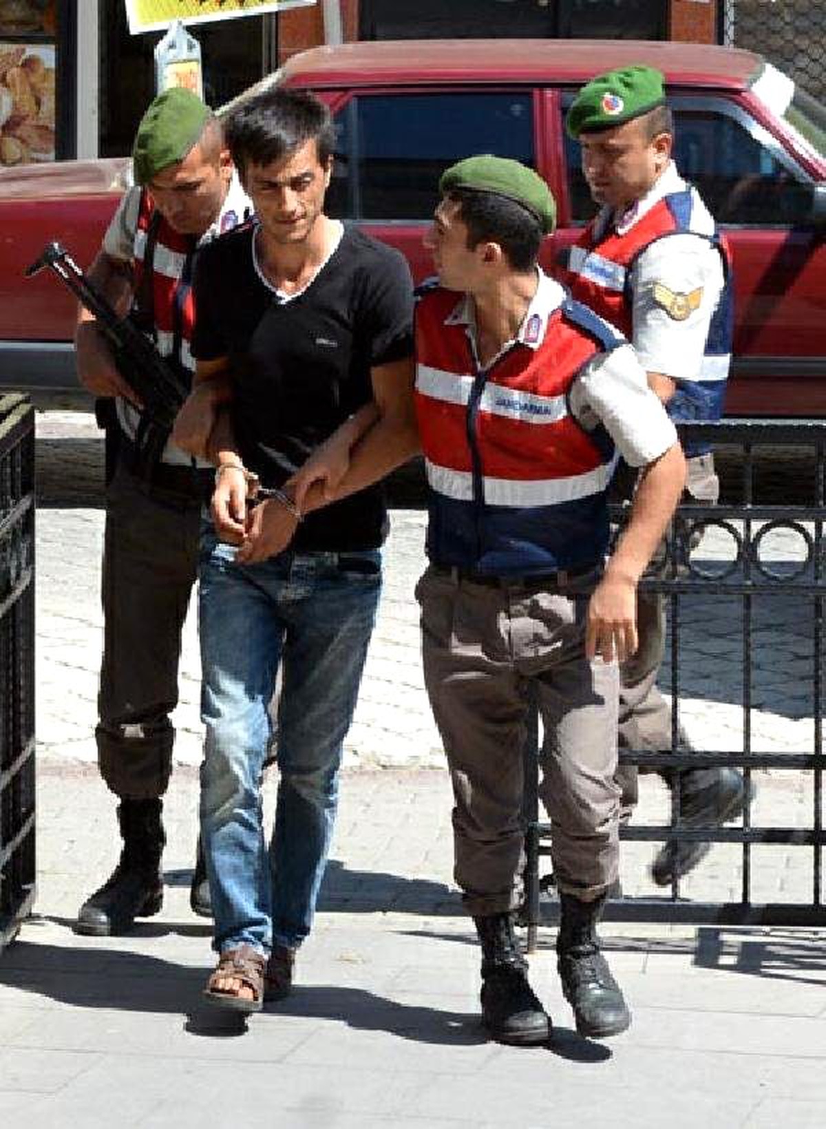 Yakılarak Toprağa Gömülen Çiftçinin Katil Zanlısı Yakalandı (2)
