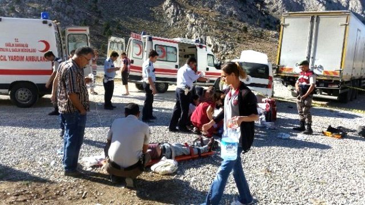 Akseki-Seydişehir Yolunda Feci Kaza: 2 Ölü, 4 Yaralı