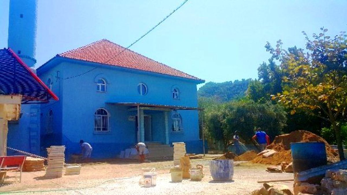 Alaşehir Belediyesi Yeniköy Camiinde Çevre Düzenlemelerine Başladı