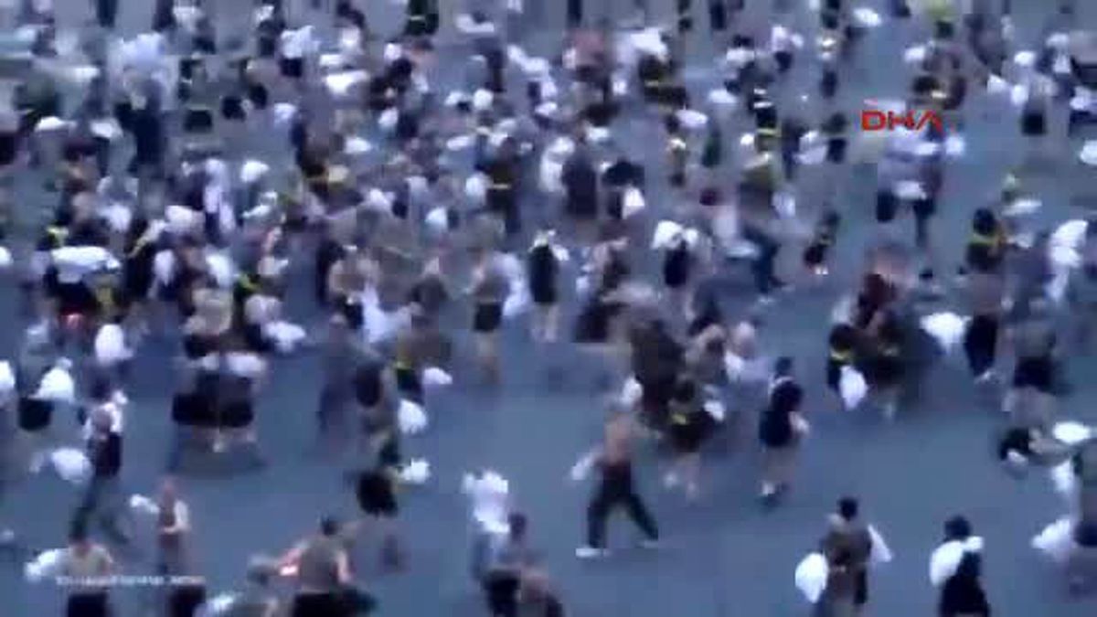Askeri Okuldaki Yastık Savaşında 30 Yaralı!