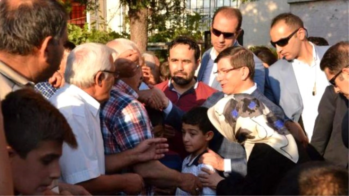 Başbakan, Şehit Ailelerini Ziyaret Etti