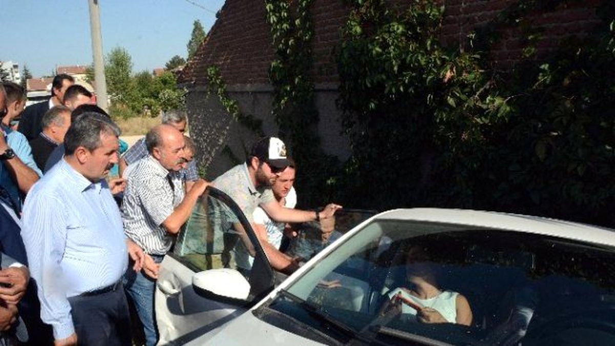 BBP Lideri Destici Kazazedelere Yardımcı Oldu