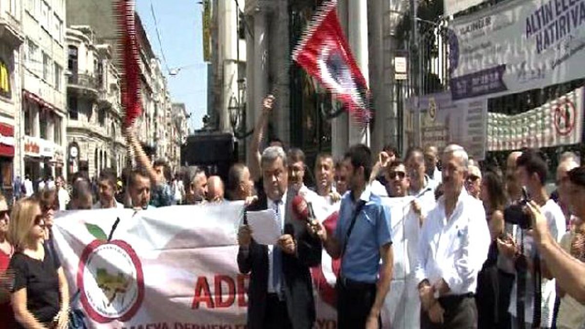 Beyoğlu\'nda Teröre Tepki Eylemi...