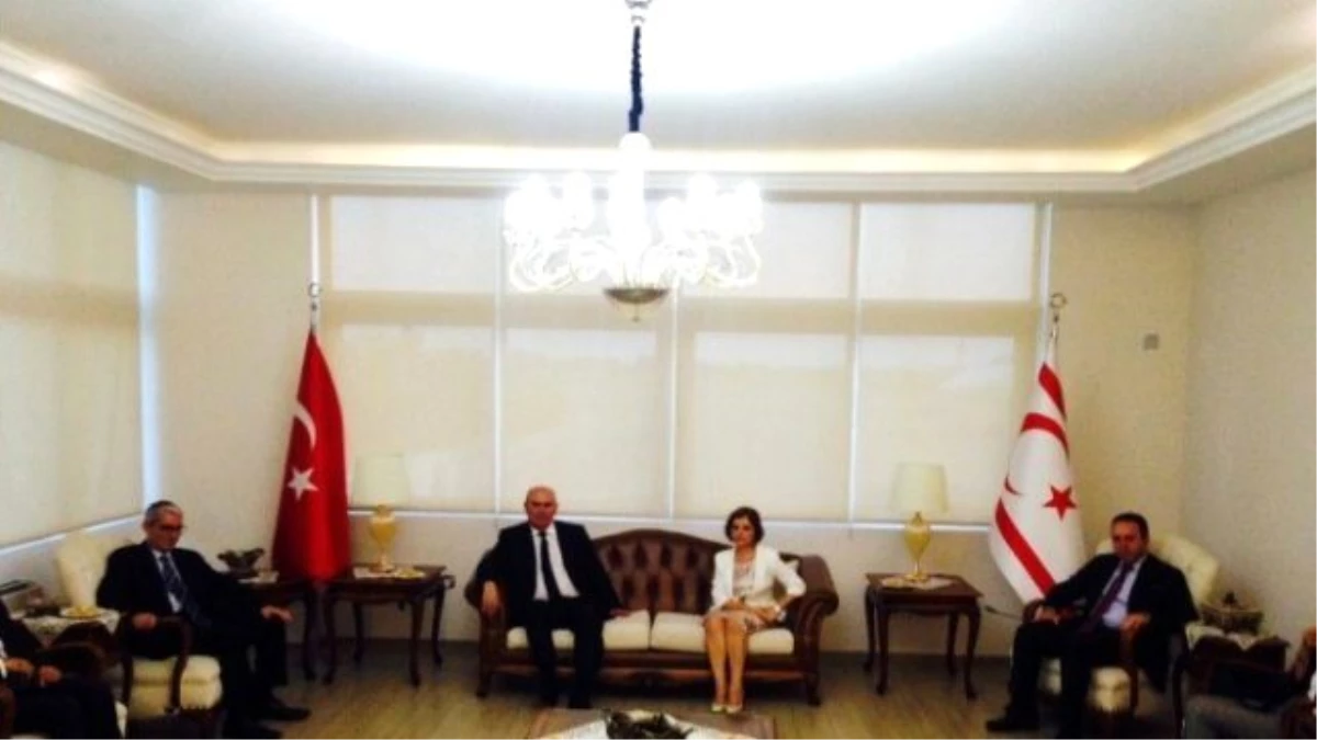 Dışişleri Bakanı Sinirlioğlu KKTC\'de