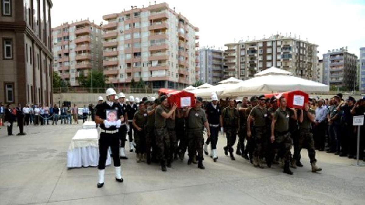 Diyarbakır\'da Şehit Polisler İçin Tören