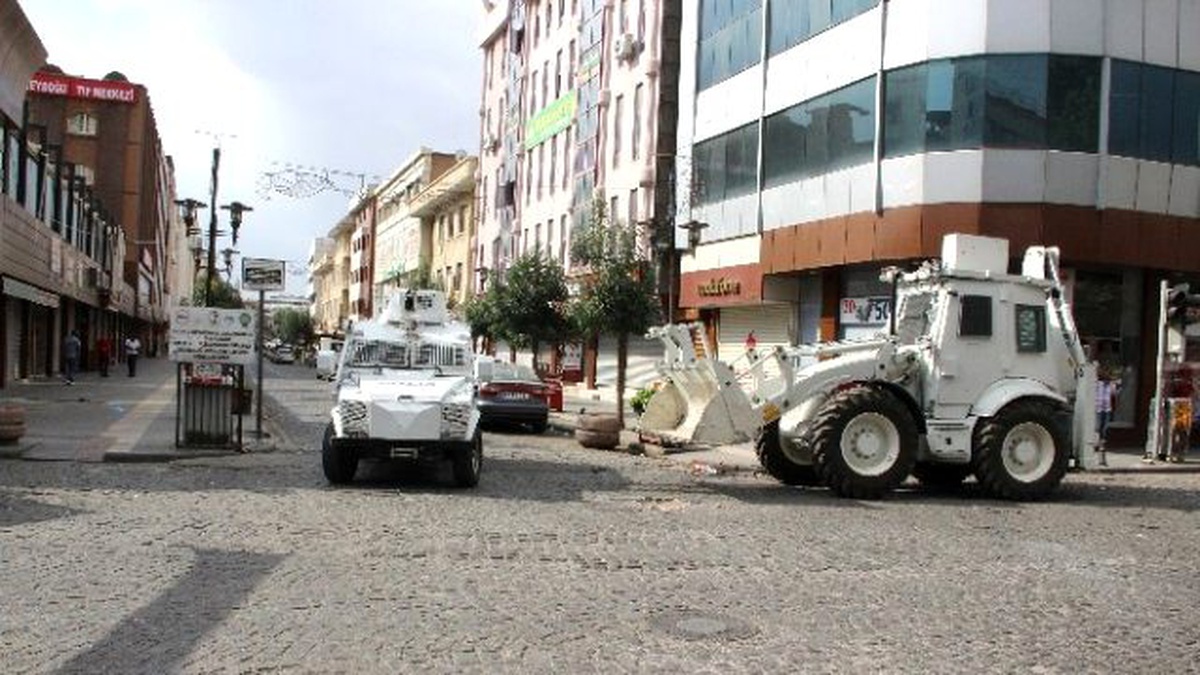 Diyarbakır\'da Sokağa Çıkma Yasağı İlan Edildi