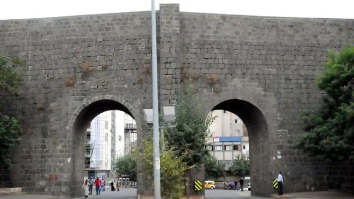 Diyarbakır Kent Merkezinde Polise Roketatarlı Saldırı: 2 Şehit, 3 Yaralı (3)