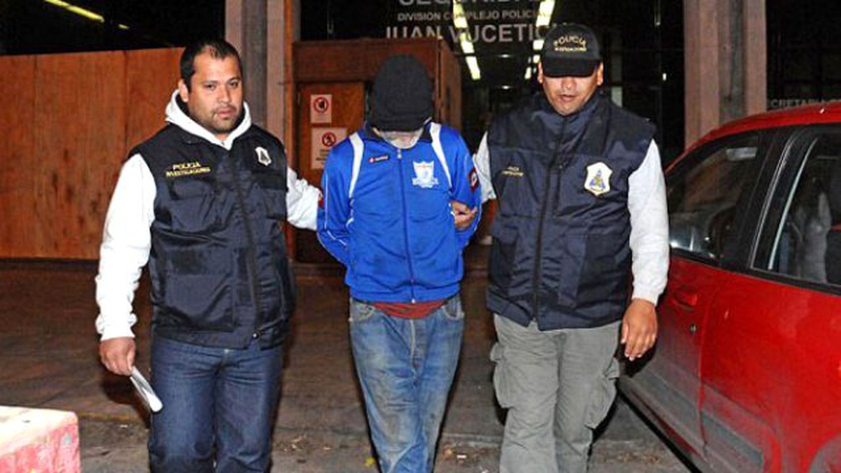 Eşiyle Oğlunu 2 Yıl Kafeste Tutan Baba Tutuklandı